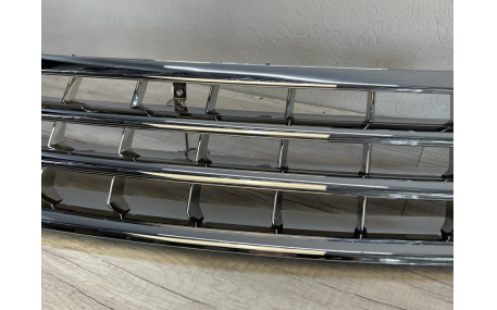 Решетка радиатора Volkswagen Touareg 2002-2006