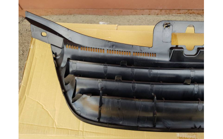 Решетка радиатора Volkswagen Touran 2003-2006