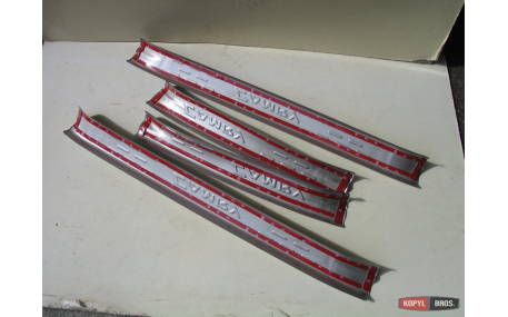 Накладки на пороги Toyota Camry V55