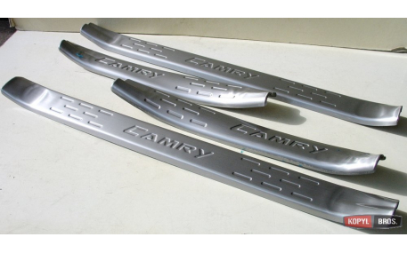 Накладки на пороги Toyota Camry V55