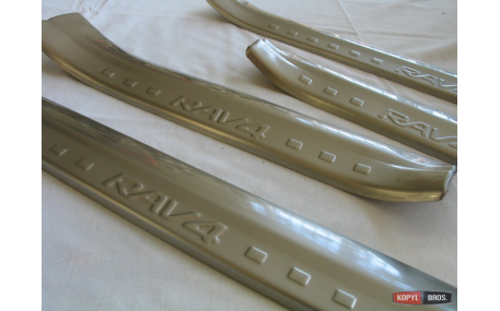 Накладки на пороги Toyota RAV4