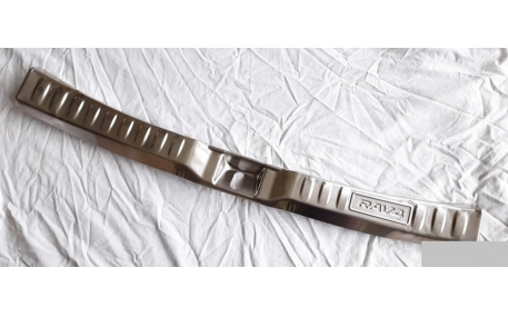 Накладка на задний бампер Toyota RAV4