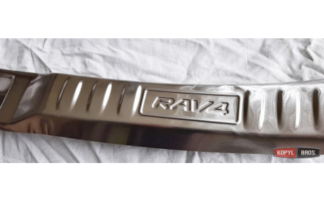 Накладка на задний бампер Toyota RAV4