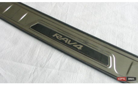 Накладка на задний бампер Toyota RAV4