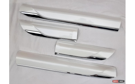 Молдинги дверей Toyota Land Cruiser 300