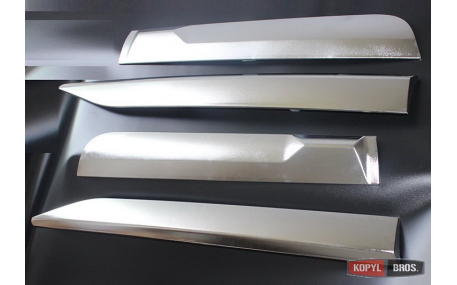 Молдинги дверей Toyota Hilux