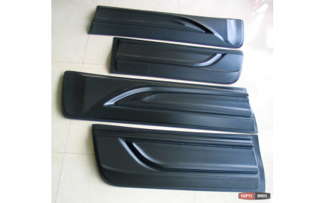 Молдинги дверей Toyota Hilux