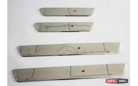 Накладки на пороги Toyota Hilux