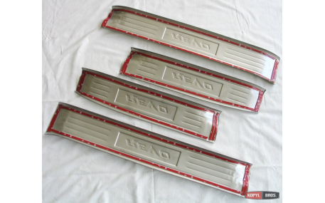 Накладки на пороги Toyota Hilux