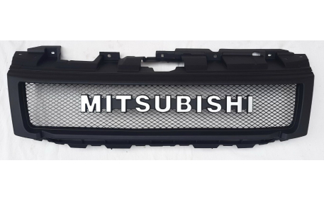 Решетка радиатора Mitsubishi Pajero 4