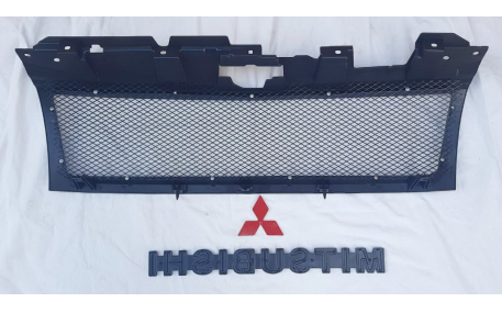 Решетка радиатора Mitsubishi Pajero 4