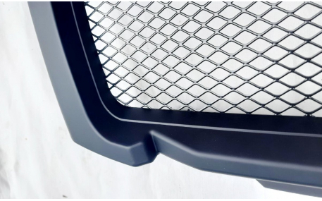 Решетка радиатора Mitsubishi Pajero 4