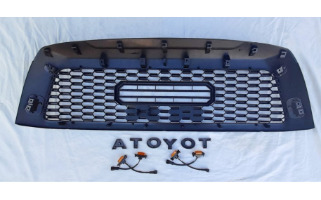 Решетка радиатора Toyota Sequoia