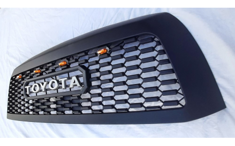 Решетка радиатора Toyota Sequoia