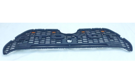 Решетка радиатора Toyota RAV4