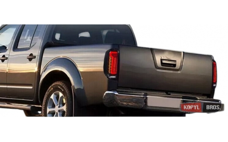 Фонари задние Nissan Navara