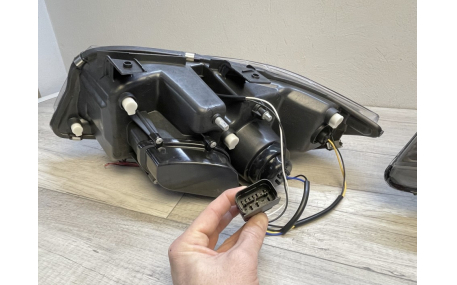 Фары передние BMW 3 E90 2005-2008