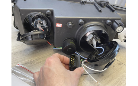 Фары передние BMW 7 E38