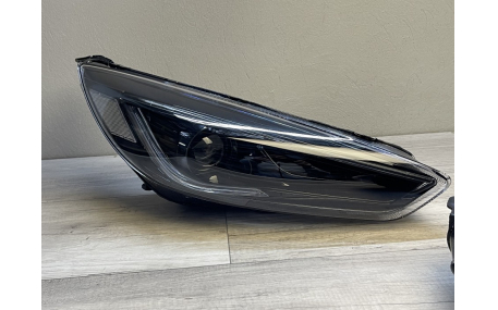 Фары передние Ford Focus MK3 2015-2018