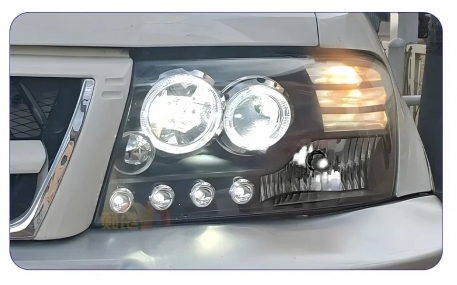 Фары передние Mitsubishi Pajero Wagon 3