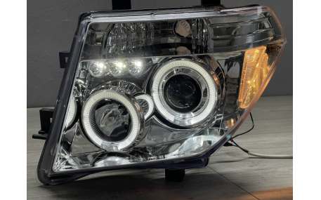Фары передние Nissan Navara 2005-2010