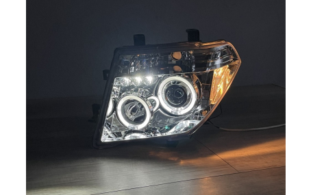 Фары передние Nissan Navara 2005-2010