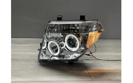 Фары передние Nissan Navara 2005-2010