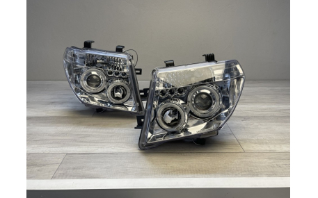 Фары передние Nissan Navara 2005-2010