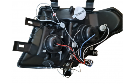 Фары передние Nissan Navara 2005-2010