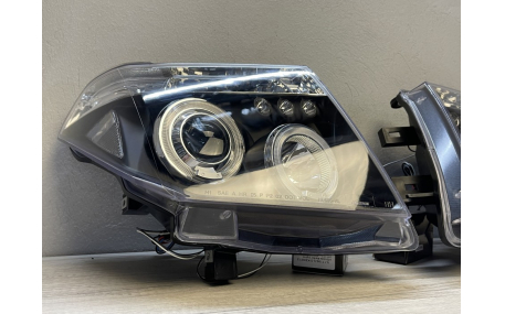 Фары передние Nissan Navara 2005-2010