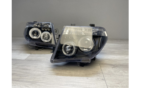 Фары передние Nissan Navara 2005-2010