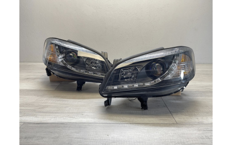 Фары передние Opel Zafira A