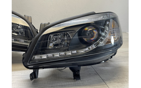 Фары передние Opel Zafira A