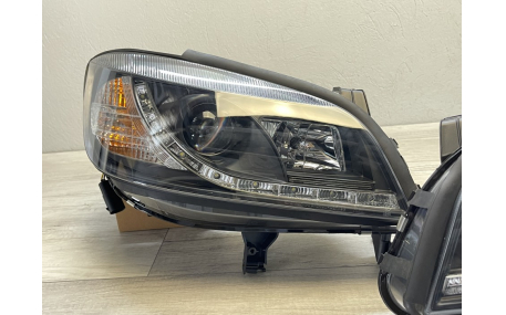 Фары передние Opel Zafira A