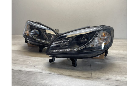 Фары передние Opel Zafira A