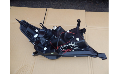 Фары передние Toyota Land Cruiser 200