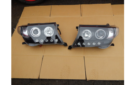 Фары передние Toyota Land Cruiser 200