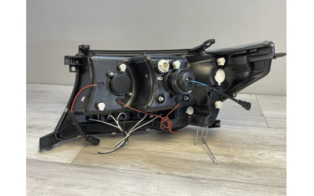 Фары передние Toyota Land Cruiser 200