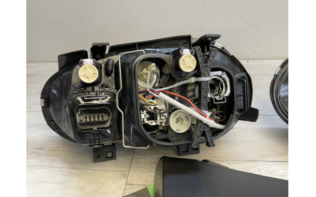 Фары передние Volkswagen Golf 4