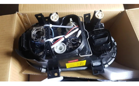 Фары передние Volkswagen Golf 4