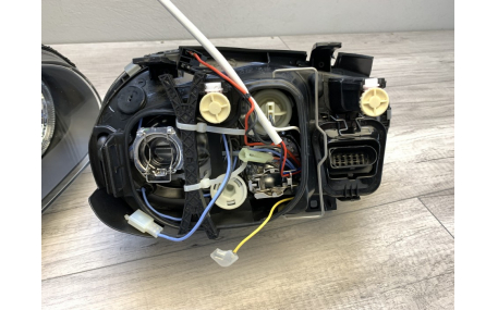 Фары передние Volkswagen Golf 4