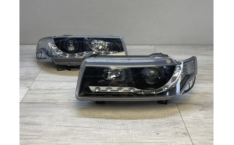 Фары передние Volkswagen Passat B4