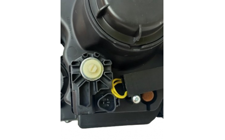 Фары передние Mitsubishi Pajero Wagon 4