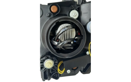 Фары передние Mitsubishi Pajero Wagon 4