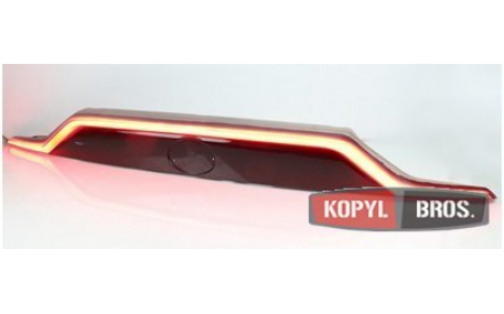 Диодная вставка между фонарями Toyota RAV4