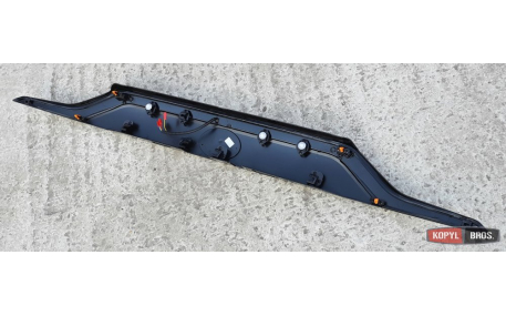 Диодная вставка между фонарями Toyota RAV4