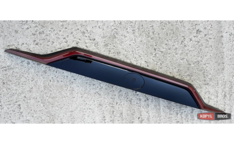 Диодная вставка между фонарями Toyota RAV4