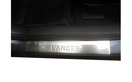 Накладки на пороги Mitsubishi Lancer X