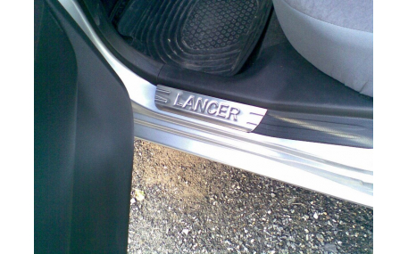 Накладки на пороги Mitsubishi Lancer 9