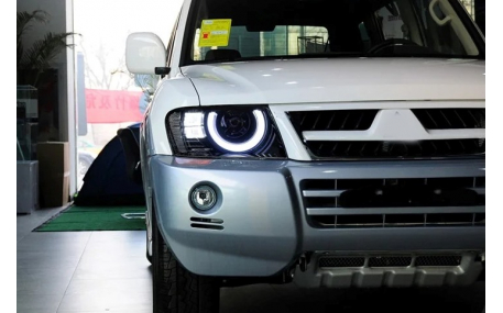 Фары передние Mitsubishi Pajero Wagon 3